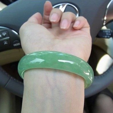 Myanmar A-grade jade jade jade bracelet ice-type lake water green floating flower jade bracelet women's imperial concubine jade bracelet
Myanmar A-grade jade jade jade bracelet ice-type lake water green floating flower jade bracelet women's imperial concubine jade bracelet