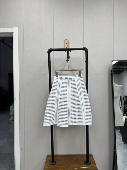 High-quality retro high-waisted skirt spring and autumn style striped lining casual, fashionable, high-end, sweet and versatile
High-quality retro high-waisted skirt spring and autumn style striped lining casual, fashionable, high-end, sweet and versatile
