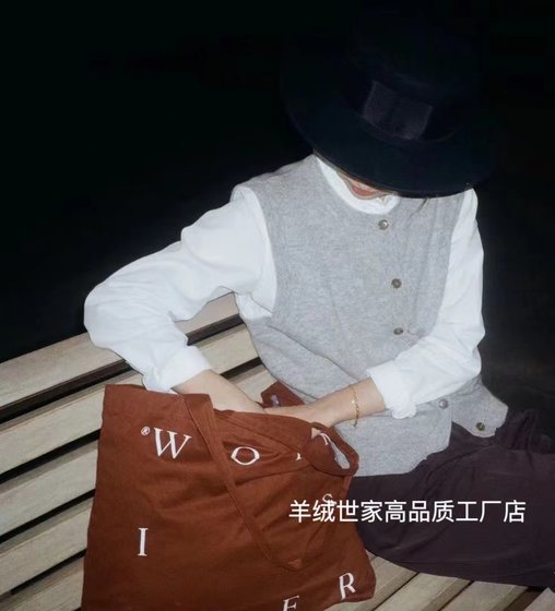 It can be salt and sweet ~ spring and autumn new cashmere sweater knit the vest vest female system buckle placket horses loose size large size It can be salt and sweet ~ spring and autumn new cashmere sweater knit the vest vest female system buckle placket horses loose size large size