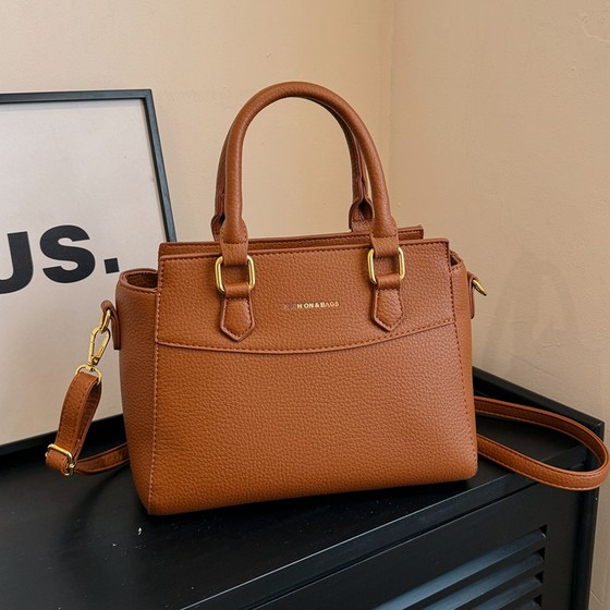 Bags for women's fashionable handbags with high-end crossbody bags atmospheric mothers shoulder bags large capacity commuting women's bags 
Bags for women's fashionable handbags with high-end crossbody bags atmospheric mothers shoulder bags large capacity commuting women's bags