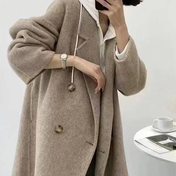 New high-end double-sided cashmere coat for women, soft and thin wool double-breasted mid-length cocoon-shaped woolen jacket for women
New high-end double-sided cashmere coat for women, soft and thin wool double-breasted mid-length cocoon-shaped woolen jacket for women