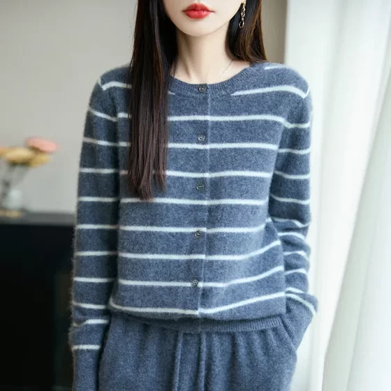 2025 autumn and winter new round neck knitted wool cardigan for women loose long-sleeved sweater autumn women's blazer top
2025 autumn and winter new round neck knitted wool cardigan for women loose long-sleeved sweater autumn women's blazer top