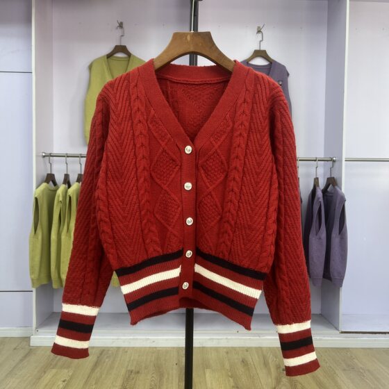 921 Autumn and winter V-neck knitted jacket solid color twisted flower sweater thickened college style gentle temperament long-sleeved top
921 Autumn and winter V-neck knitted jacket solid color twisted flower sweater thickened college style gentle temperament long-sleeved top