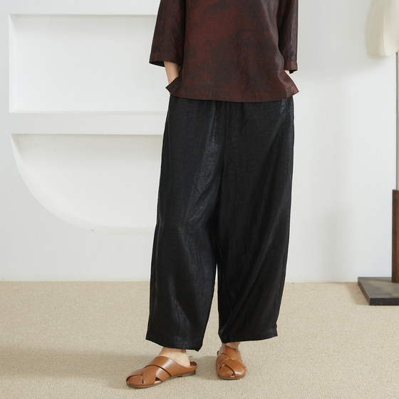A trace of silk, silk fragrance cloud tulle black turtle pattern loose harem pants cropped pants women 100% mulberry silk casual pants summer
A trace of silk, silk fragrance cloud tulle black turtle pattern loose harem pants cropped pants women 100% mulberry silk casual pants summer