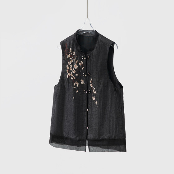 A trace of silk fragrance cloud yarn embroidered vest 100% mulberry silk national style stand collar spliced Organ yarn vest top
A trace of silk fragrance cloud yarn embroidered vest 100% mulberry silk national style stand collar spliced Organ yarn vest top