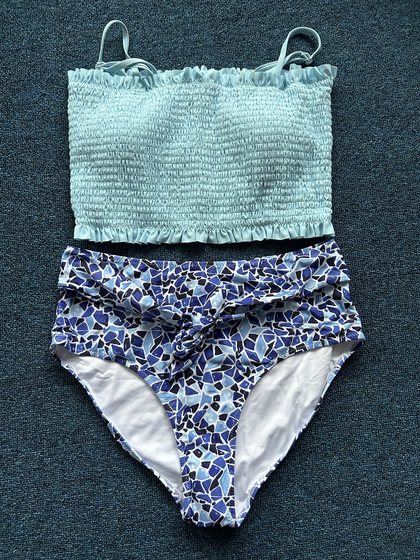 Sexy Korean split swimsuit bikini gathered sun protection quick-drying women
Sexy Korean split swimsuit bikini gathered sun protection quick-drying women