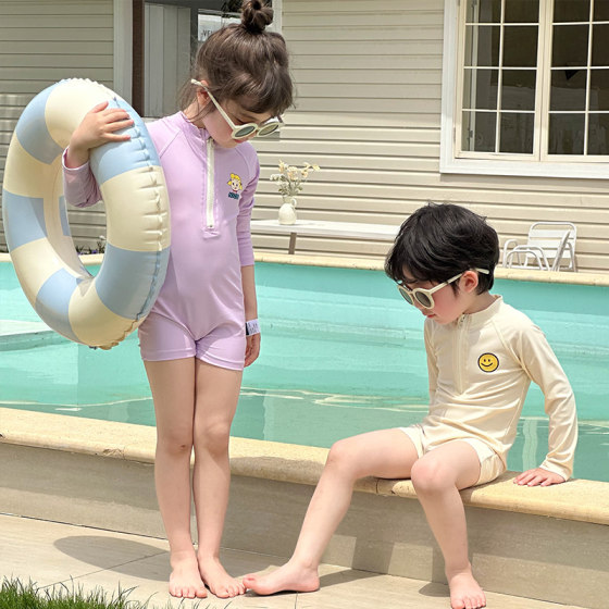 Children's swimsuits ins new boys' long-sleeved one-piece quick-drying hot spring swimsuits baby girl beach sun protection swimsuits
Children's swimsuits ins new boys' long-sleeved one-piece quick-drying hot spring swimsuits baby girl beach sun protection swimsuits