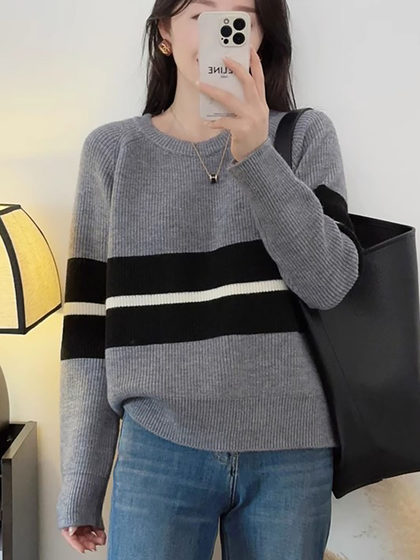 2023 autumn and winter Korean version of long-sleeved color-blocked sweater striped round neck pullover sweater women's fashionable inner base shirt
2023 autumn and winter Korean version of long-sleeved color-blocked sweater striped round neck pullover sweater women's fashionable inner base shirt