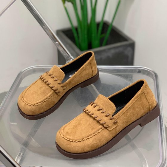 New autumn versatile round toe frosted leather soft sole Birkenstock shoes for women 2025 young and casual shoes
New autumn versatile round toe frosted leather soft sole Birkenstock shoes for women 2025 young and casual shoes