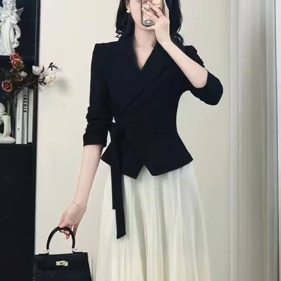 2025 early autumn outfits a complete set of fashionable and versatile beautiful goddess suit top + skirt two-piece suit for women
2025 early autumn outfits a complete set of fashionable and versatile beautiful goddess suit top + skirt two-piece suit for women
