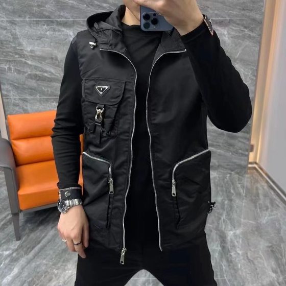 High-end trendy brand ins casual workwear vest men summer functional style tactical shoulder loose hooded vest jacket
High-end trendy brand ins casual workwear vest men summer functional style tactical shoulder loose hooded vest jacket