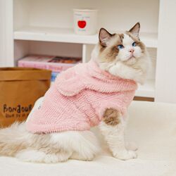 The fleece wraps up the little fur ball, and the cold wind moves around the fur baby The fleece wraps up the little fur ball, and the cold wind moves around the fur baby