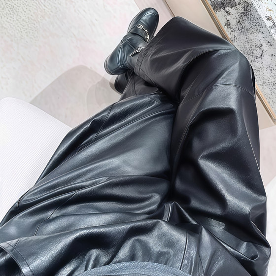 High-end custom black large-size wide-leg nine-point PU leather pants for women 2025 autumn new American retro casual pants
High-end custom black large-size wide-leg nine-point PU leather pants for women 2025 autumn new American retro casual pants