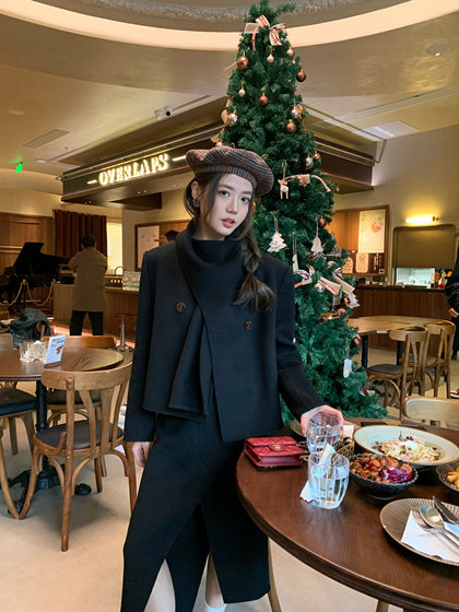 HEBEN MODE 100 Wool Scarf Woolen Jacket Black Short Double-Side Nick Coat Women's Winter Skirt Set
HEBEN MODE 100 Wool Scarf Woolen Jacket Black Short Double-Side Nick Coat Women's Winter Skirt Set