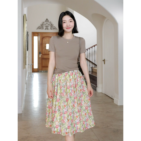 Where is Guo Jiujiu? Tiansi's temperament, slim and round neck T-shirt, short-sleeved summer new style, versatile colorful skirt
Where is Guo Jiujiu? Tiansi's temperament, slim and round neck T-shirt, short-sleeved summer new style, versatile colorful skirt
