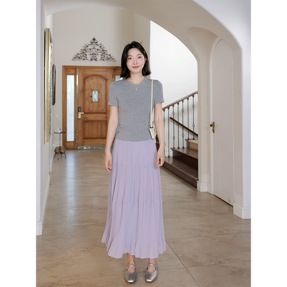 Guo Jiujiu's cotton slim and versatile short-sleeved T-shirt summer top for women's high waist pleated flowing skirt
Guo Jiujiu's cotton slim and versatile short-sleeved T-shirt summer top for women's high waist pleated flowing skirt