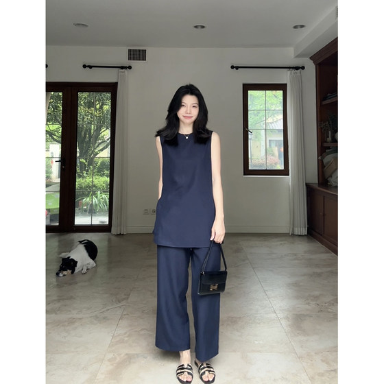 Where is Guo Jiujiu? Tennis linen minimalist style slit sleeveless shirt in summer versatile loose and lazy wide-leg pants
Where is Guo Jiujiu? Tennis linen minimalist style slit sleeveless shirt in summer versatile loose and lazy wide-leg pants