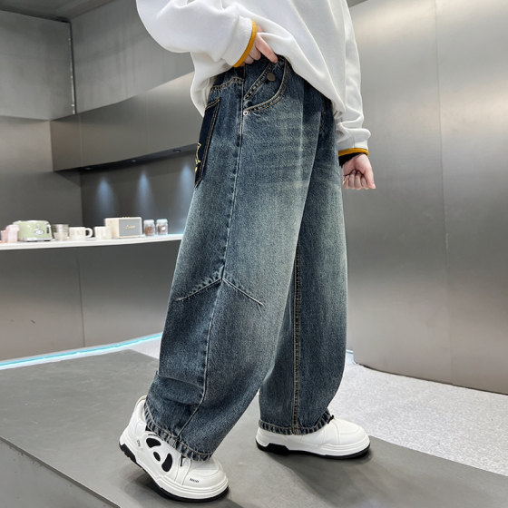 Boys smiling jeans scimitar pants simple gradient wear-resistant medium-large soft denim internet celebrity loose teen classic
Boys smiling jeans scimitar pants simple gradient wear-resistant medium-large soft denim internet celebrity loose teen classic