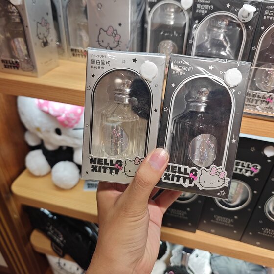 MINISO Hello Kitty black and white simple series perfume white black famous brand 
MINISO Hello Kitty black and white simple series perfume white black famous brand