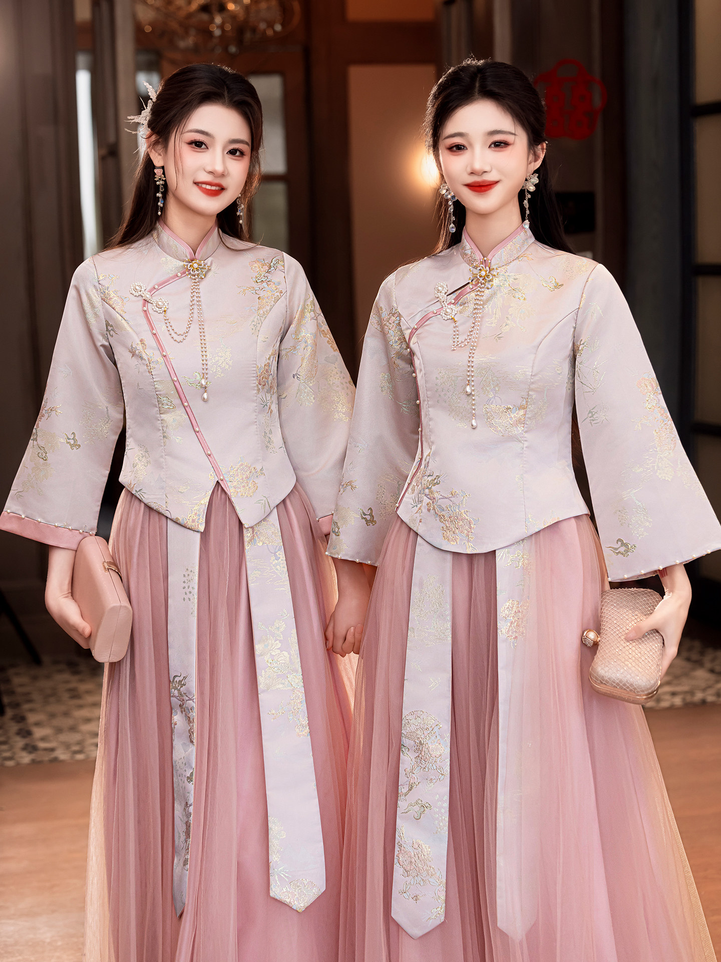 Jun yingxian ロングスリーブ チャイナドレス - 中国人介添え