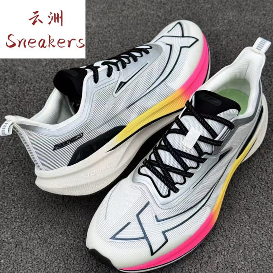 XTW 2,000 km 2.0 Anti-slip and wear-resistant Low-top Running shoes Men's style
XTW 2,000 km 2.0 Anti-slip and wear-resistant Low-top Running shoes Men's style
