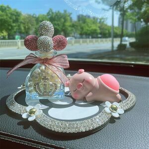 Car aromatherapy, long-lasting, light luxury, diamond-encrusted car interior accessories, cute, personalized and creative car decoration accessories 
Car aromatherapy, long-lasting, light luxury, diamond-encrusted car interior accessories, cute, personalized and creative car decoration accessories