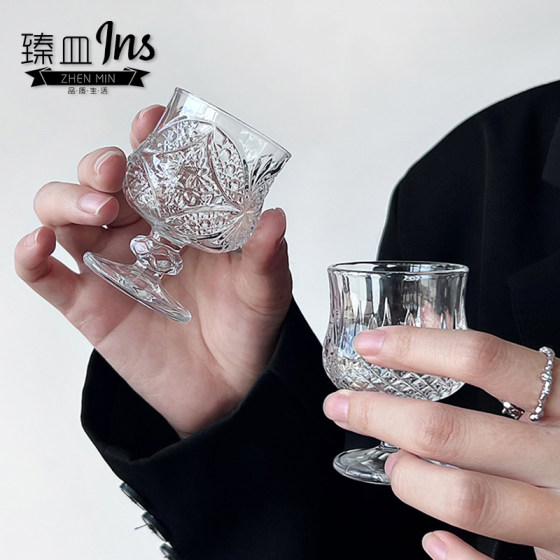Creative retro engraved glass mini fruit wine glass exquisite high-footed and beautiful sweet wine glass small wine glass one mouthful of cup
Creative retro engraved glass mini fruit wine glass exquisite high-footed and beautiful sweet wine glass small wine glass one mouthful of cup