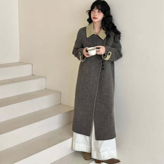 Temperament and high-end Korean 2025 autumn and winter new coat doll collar single-breasted mid-length versatile woolen jacket
Temperament and high-end Korean 2025 autumn and winter new coat doll collar single-breasted mid-length versatile woolen jacket