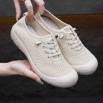 Old Beijing cloth shoes female flying soft base lazy mother shoes
 Old Beijing cloth shoes female flying soft base lazy mother shoes