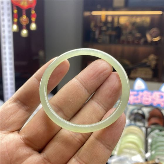 Super fast natural Qinghai material Hetian jade green jade ice clear water dingdang bracelet women's jade bracelet jade jewelry gift
Super fast natural Qinghai material Hetian jade green jade ice clear water dingdang bracelet women's jade bracelet jade jewelry gift