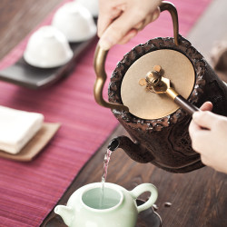 Purely handmade sandalwood kettle holder, copper iron kettle lid clip, pure copper iron kettle fork, Japanese tea set, tea U-road iron kettle special accessories Purely handmade sandalwood kettle holder, copper iron kettle lid clip, pure copper iron kettle fork, Japanese tea set, tea U-road iron kettle special accessories