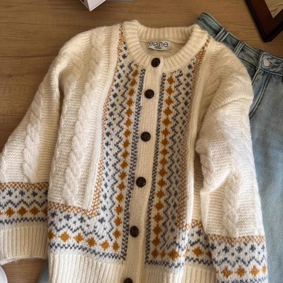 Retro lazy style Fair Island sweater for women in autumn and winter 2025 new high-end style loose thickened knitted cardigan jacket
Retro lazy style Fair Island sweater for women in autumn and winter 2025 new high-end style loose thickened knitted cardigan jacket