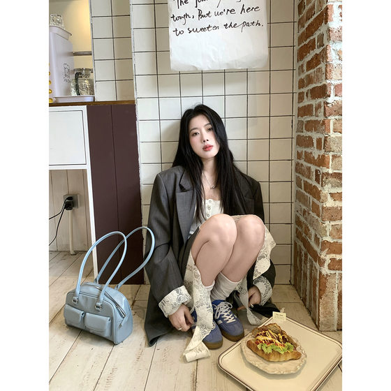 Joeyoo Japanese cartoon girl grey suit women early autumn Korean lace spliced cuff suit jacket
Joeyoo Japanese cartoon girl grey suit women early autumn Korean lace spliced cuff suit jacket