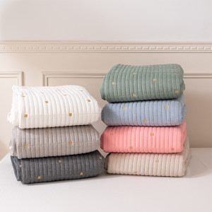 Class A cotton waterproof maternal and infant grade 100 pure cotton yarn-dyed washed cotton quilted sheet mattress anti-slip protective dust cover 
Class A cotton waterproof maternal and infant grade 100 pure cotton yarn-dyed washed cotton quilted sheet mattress anti-slip protective dust cover