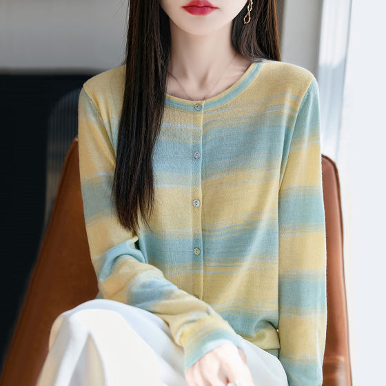 New autumn fashion round neck color-blocking knitted cardigan jacket for women loose and fashionable thin age-reducing sweater outside
New autumn fashion round neck color-blocking knitted cardigan jacket for women loose and fashionable thin age-reducing sweater outside