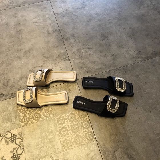 Flip-flop summer A-season new Korean style fashionable satin rhinestone square buckle comfortable flat sandals
Flip-flop summer A-season new Korean style fashionable satin rhinestone square buckle comfortable flat sandals