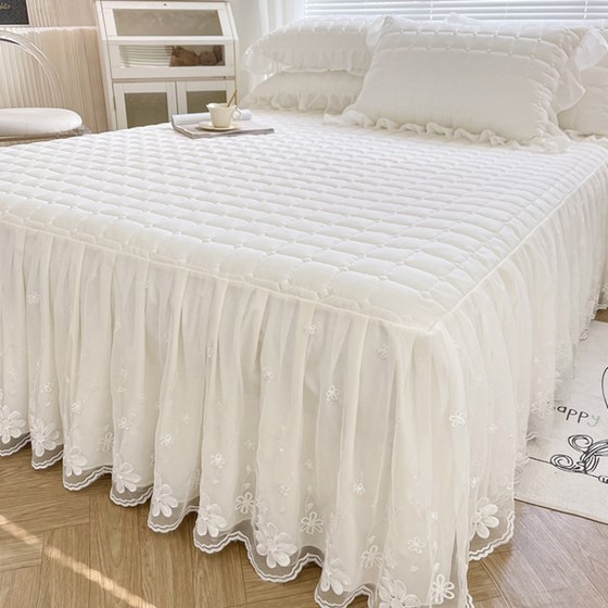 Type A princess style lace bed skirt single piece lace quilted bed sheet with skirt bed cover cover three-piece set universal for all seasons 
Type A princess style lace bed skirt single piece lace quilted bed sheet with skirt bed cover cover three-piece set universal for all seasons