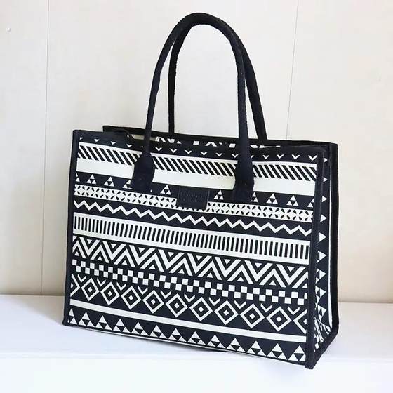 New tote bag large capacity shoulder bag women commuting canvas hand-held shopping bags out for travel mommy bag
New tote bag large capacity shoulder bag women commuting canvas hand-held shopping bags out for travel mommy bag