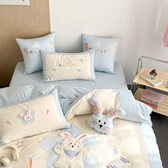 Class A cute 100% cotton encrypted washed cotton four-piece patch embroidered children's three-piece quilt cover bed sheet bedding 
Class A cute 100% cotton encrypted washed cotton four-piece patch embroidered children's three-piece quilt cover bed sheet bedding