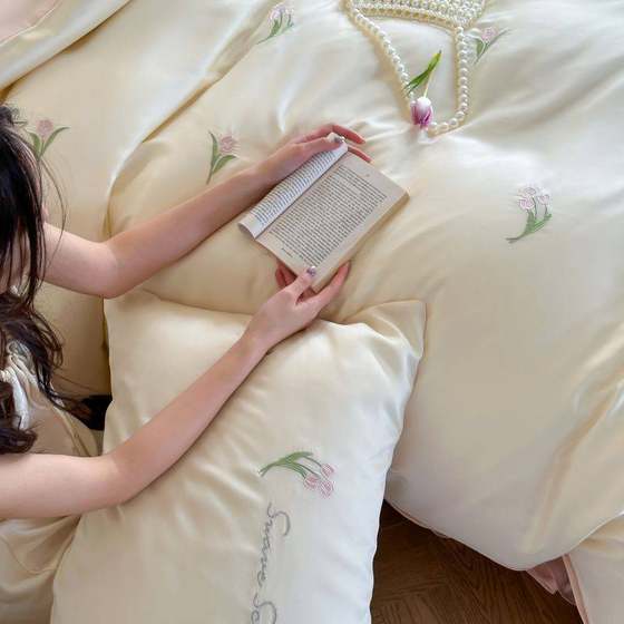 Light luxury category A Lenzing Tencel long-staple cotton bed set of four, beautiful silky sheets and quilt cover, cool naked sleeping bedding 4 
Light luxury category A Lenzing Tencel long-staple cotton bed set of four, beautiful silky sheets and quilt cover, cool naked sleeping bedding 4