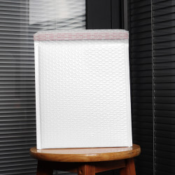 Pearlescent film bubble envelope bag shockproof ziplock bag express packaging bubble packaging pearlescent bag air cushion film bag thickened Pearlescent film bubble envelope bag shockproof ziplock bag express packaging bubble packaging pearlescent bag air cushion film bag thickened