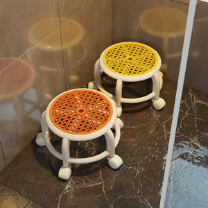 Universal wheel home small stool pulley short stool with baby artifact bathroom bathing stool children's shower skate bench
 Universal wheel home small stool pulley short stool with baby artifact bathroom bathing stool children's shower skate bench