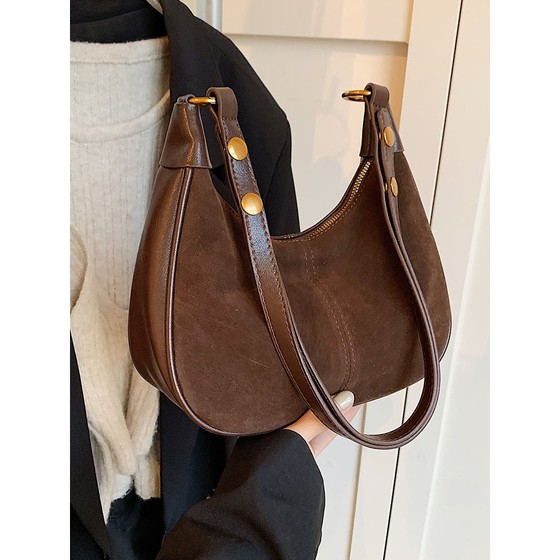 Korean version of versatile retro commuter fashion shoulder bag for women 2025 autumn and winter new Maillard crossbody dumpling bag
Korean version of versatile retro commuter fashion shoulder bag for women 2025 autumn and winter new Maillard crossbody dumpling bag