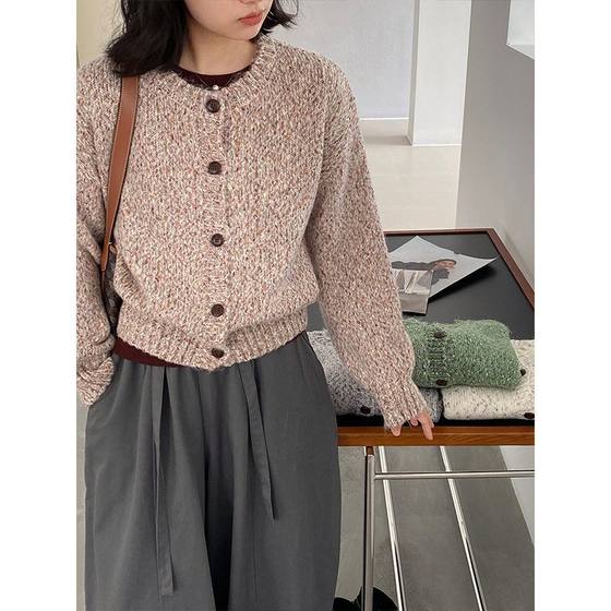 V-neck knitted sweater cardigan for women with versatile early autumn plush soft top coat
V-neck knitted sweater cardigan for women with versatile early autumn plush soft top coat