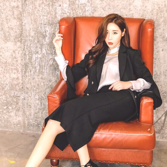 Spring and Autumn Fashion Queen Fan Kuku Women's clothing lotus leaf sleeve double -breasted British style Korean black small suit jacket
Spring and Autumn Fashion Queen Fan Kuku Women's clothing lotus leaf sleeve double -breasted British style Korean black small suit jacket