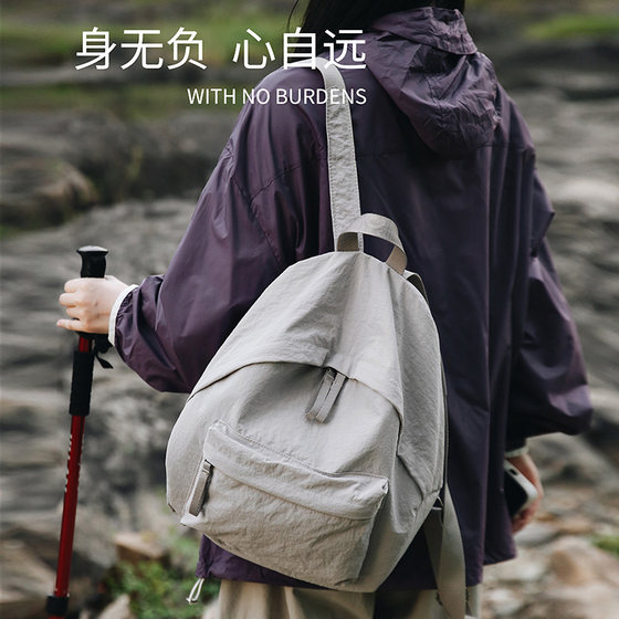 Outdoor lightweight casual backpack for women, large-capacity travel backpack, middle school student commuter school bag for girls 
Outdoor lightweight casual backpack for women, large-capacity travel backpack, middle school student commuter school bag for girls