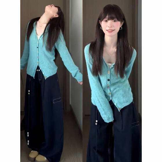 2025 new early autumn shopping blue knitted long-sleeved sweater top lazy single-breasted design cardigan jacket
2025 new early autumn shopping blue knitted long-sleeved sweater top lazy single-breasted design cardigan jacket