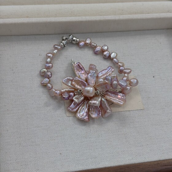 Hand-woven natural freshwater pearl flower bracelet 45MM clean
Hand-woven natural freshwater pearl flower bracelet 45MM clean