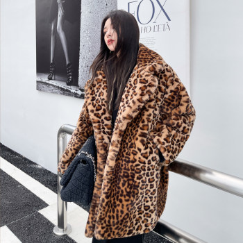 Imitation of fur grass outer sleeve women's long loose imitation otter rabbits environmentally friendly hairy suit collar leopard soft fur coat
 Imitation of fur grass outer sleeve women's long loose imitation otter rabbits environmentally friendly hairy suit collar leopard soft fur coat