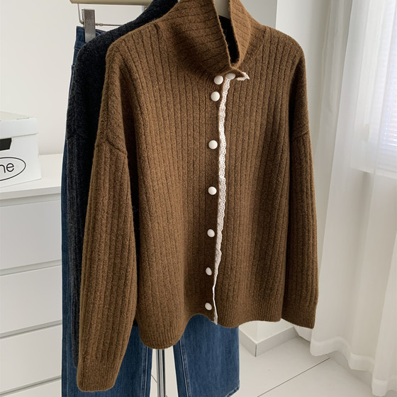 Gentle retro lace turtleneck pit knitted cardigan for women drooping lazy autumn and winter warm caramel sweater jacket
Gentle retro lace turtleneck pit knitted cardigan for women drooping lazy autumn and winter warm caramel sweater jacket